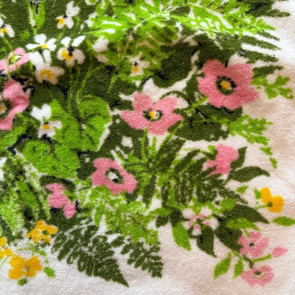 VTG Bath Towel - Floral Design - Made In The USA